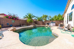 Cozy house near I-10 with pool heater, hot tub, BBQ